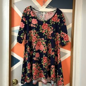 Women’s lularoe floral quarter length tee